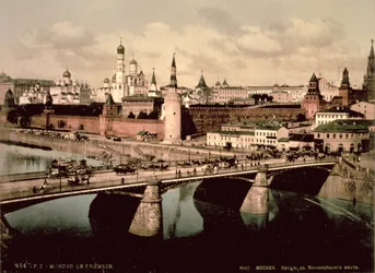 Postcard depicting the Kremlin, Moscow